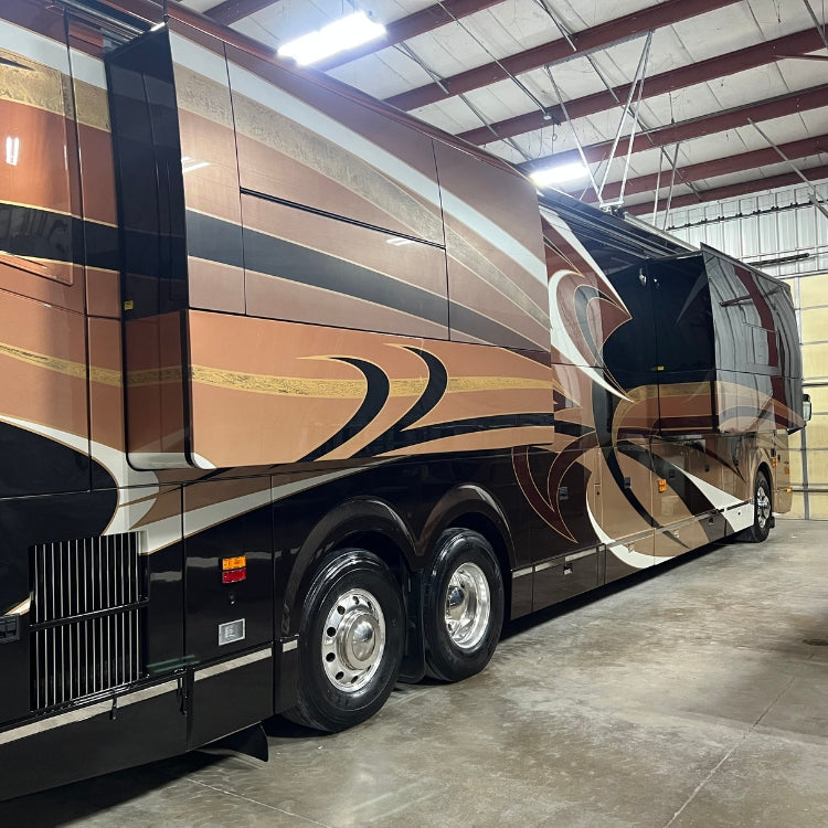 RV Deluxe Exterior Detail